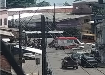 Elson levava a esposa na garupa que sobreviveu. Foto: Reprodução