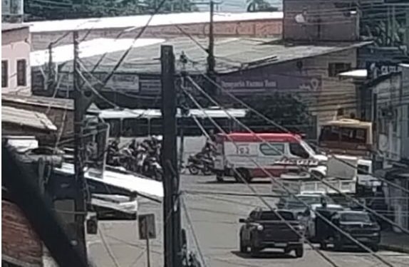 Elson levava a esposa na garupa que sobreviveu. Foto: Reprodução