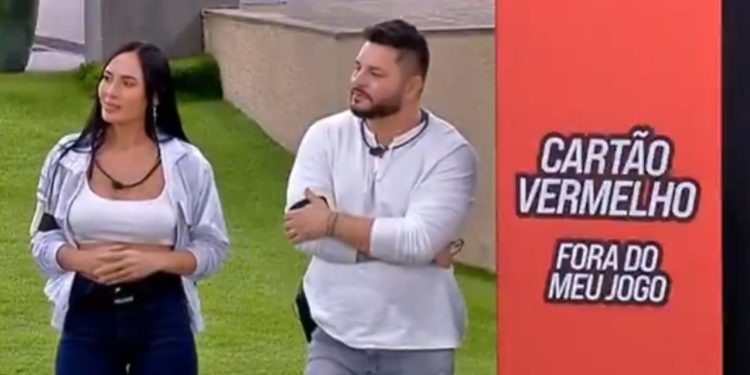 Na primeira dinâmica do BBB, casal amazonense é detonado por participantes: 'fora'
