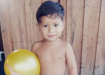 Menino de 3 anos m0rr3 afogado após cano virar no interior do Amazonas
