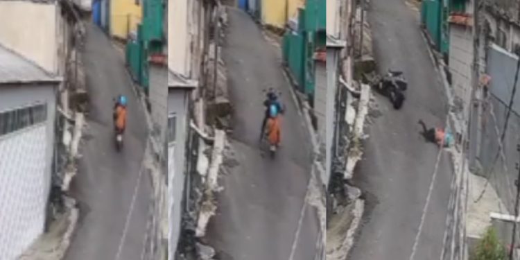 Vídeo: Motoqueiro acelera, cai e garupa sai 'rebolando' ladeira abaixo em Manaus