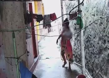 Vídeo: Moradores da ZL denunciam mulher que fica furtando roupas de varal com bebê no colo