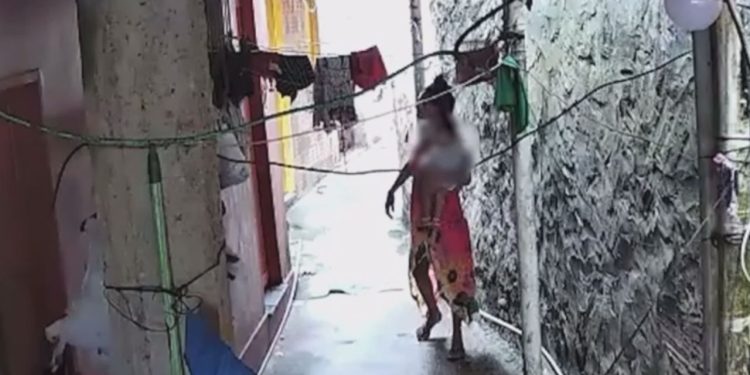 Vídeo: Moradores da ZL denunciam mulher que fica furtando roupas de varal com bebê no colo