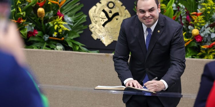 A solenidade de posse, realizada no plenário Ruy Araújo, reuniu autoridades de todos os Poderes do Amazonas. Foto: Herick Pereira