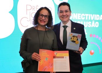 Prof. Dr. Darlisom Ferreira foi agraciado com a categoria Mérito Científico na 30ª edição da premiação. Foto: Divulgação/UEA