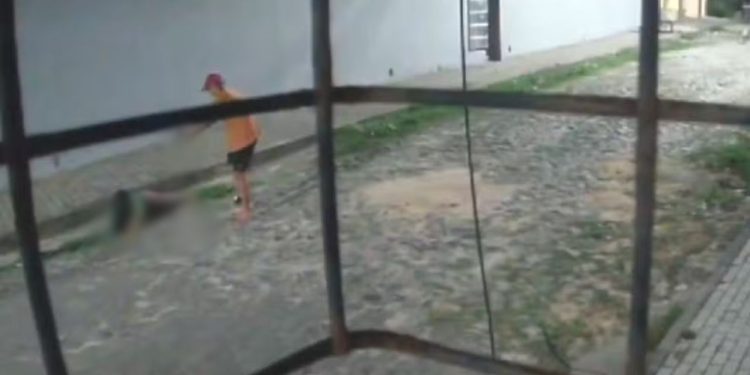 Arm4 de bandido falha e mulher consegue escapar da m0rt3; veja o vídeo