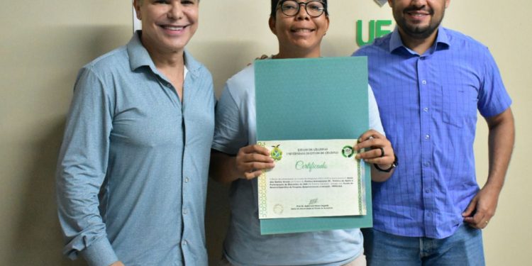 Acadêmico do curso de Música da UEA, Aizen dos Santos Araúj foi um dos acadêmicos contemplados. Foto: Divulgação