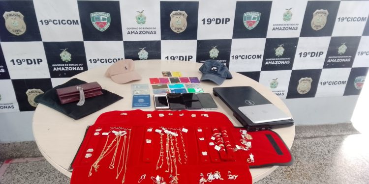 Os autores destravavam veículos estacionados em estabelecimentos comerciais e centros de compras para furtar objetos. Foto: Erlon Rodrigues e Divulgação/PC-AM