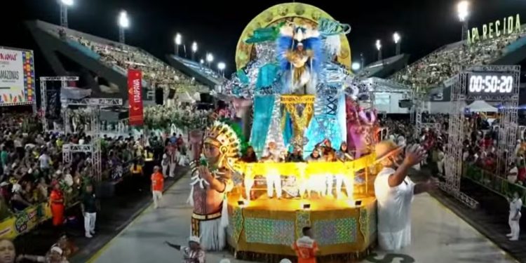 Reino Unido da Liberdade é campeã do Carnaval de Manaus de 2025