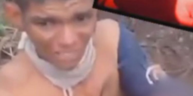 Membro do CV filmam homem tendo os dedos c0rtad0s como aviso pra quem rouba em Manacapuru; VEJA