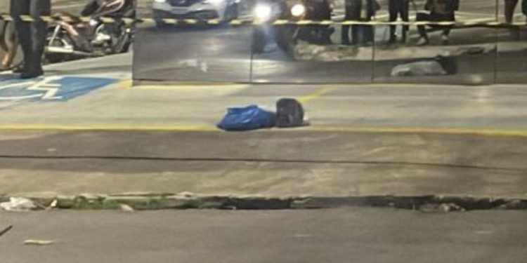 Ainda com cordão umbilical, recém-nascida é achada sem vida dentro de saco de lixo no bairro Raiz