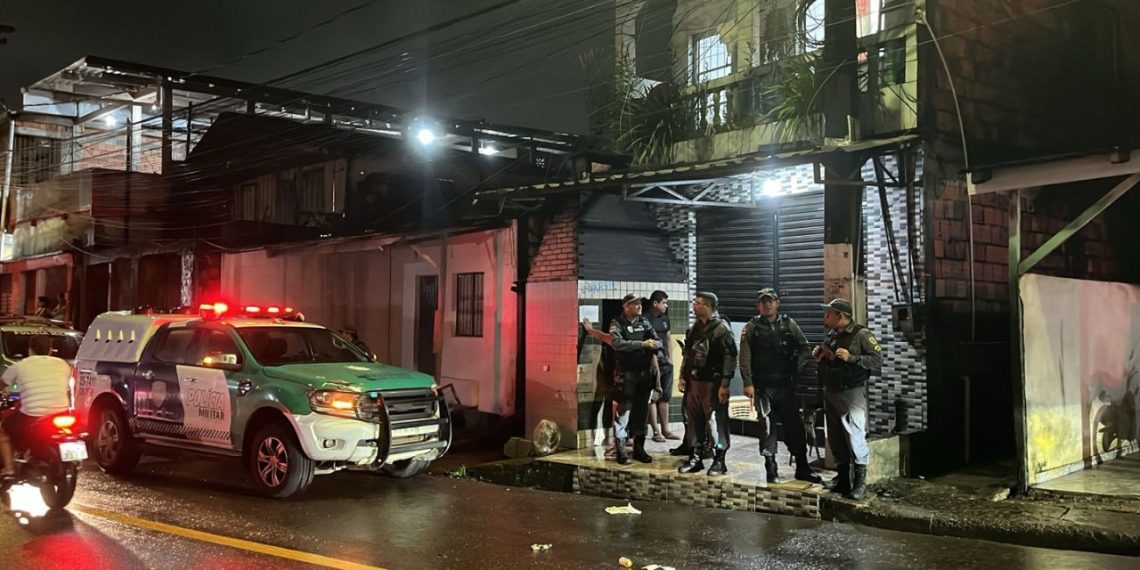 IMAGEM FORTE: Homem é assassin4d0 enquanto trabalhava como churrasqueiro na Compensa