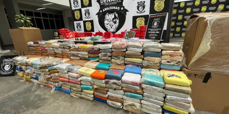 No local foram apreendidos mais de 280 kg de drogas. Foto: Beatriz Sampaio e Erlon Rodrigues/PC-AM