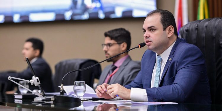 Aguarda sanção governamental proposta do deputado Roberto Cidade que amplia a proteção de grávidas contra a contaminação por arboviroses
