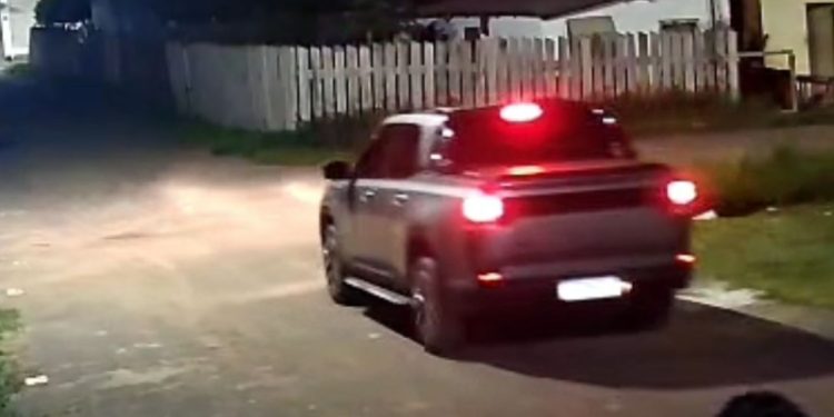 Vídeo: População de Itacoatiara fica revoltada após motorista de Fiat Toro m4tar cachorrinho atr0pelado