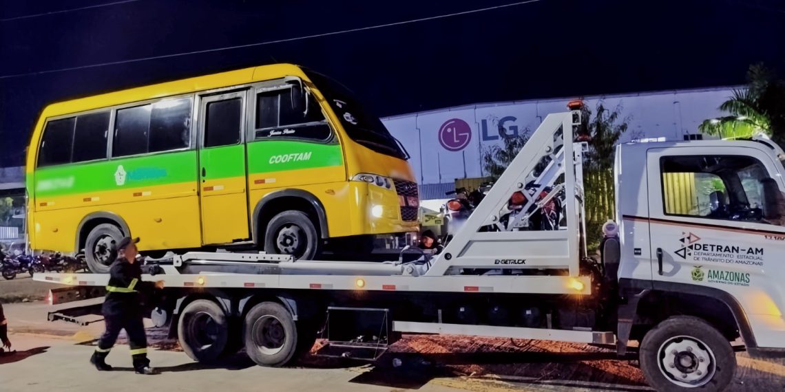 O veículo de transporte alternativo estava com o lacre de identificação violado, pneus em mau estado de conservação e sistema de iluminação alterado. Foto: Divulgação/Detran-AM