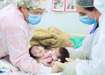 Mãe e bebês receberam atendimento integral  da SES-AM. Foto: Divulgação / SES-GO