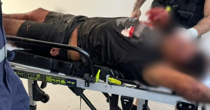 O homem foi socorrido e depois encaminhado para a delegacia. Foto: Divulgação/PC-AM