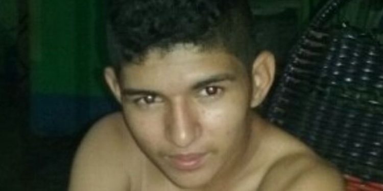 Vídeo: Jovem morre esmagado por ônibus após tentativa de ultrapassagem em estrada no AM