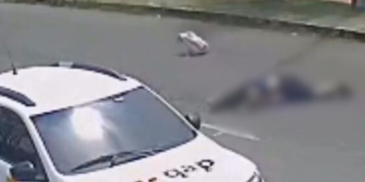 Vídeo mostra estudante sendo atr0pelada por carro ao atravessar rua correndo em Manaus