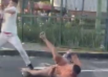 Vídeo: Homens trocam soc0s e pedr4das na entrada do Amazonas Shopping