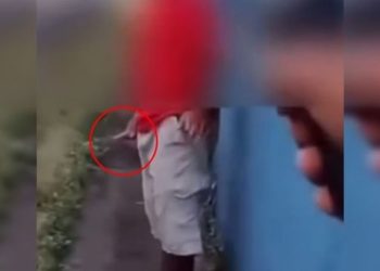 Vídeo: Pai armado com faca invade escola em busca do professor da sua filha: 'Eu vou fazer picadinho'