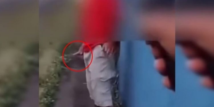 Vídeo: Pai armado com faca invade escola em busca do professor da sua filha: 'Eu vou fazer picadinho'