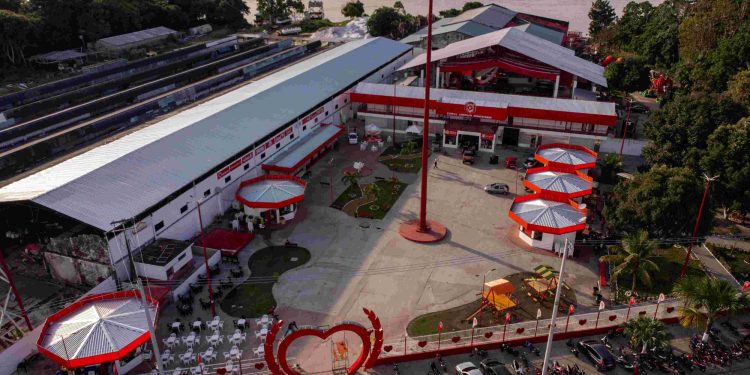 Amazonastur convida turistas a vivenciar a emoção do 58º Festival de Parintins nos espaços  antes da festa. Foto: Lucas Silva/ Amazonastur