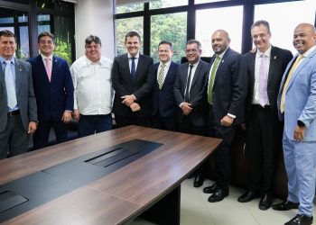 Vice-prefeito reforçou laços com o Legislativo e convidou parlamentares para visita técnica ao viaduto Rei Pelé. Foto: Cleuton Silva/Dicom-CMM