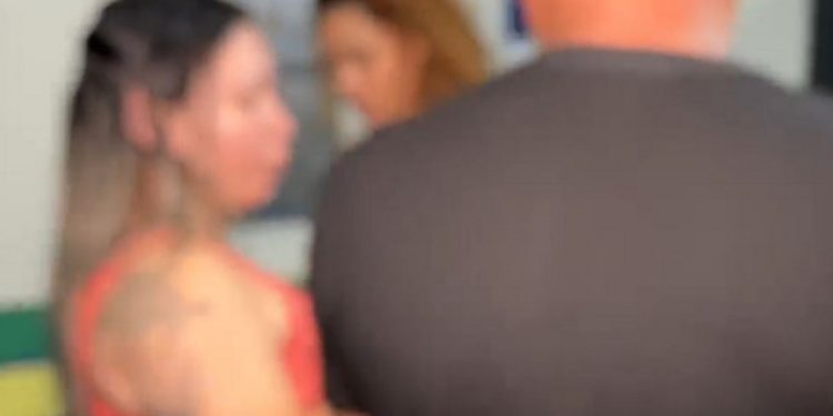 Um empresário se comoveu com a história e ofereceu a passagem. Foto: Reprodução