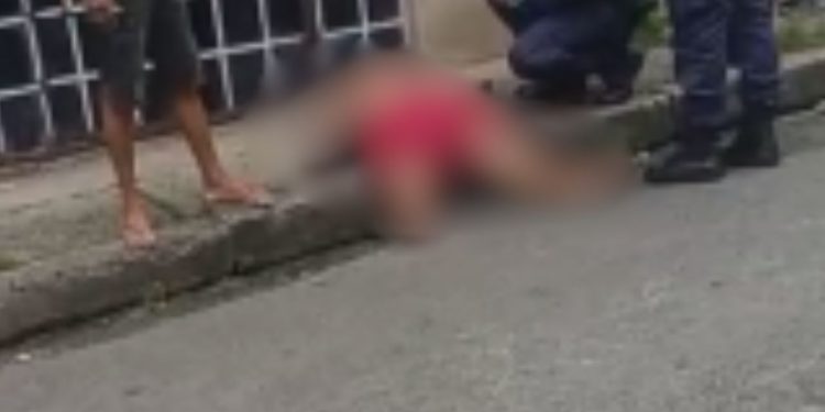 Vídeo: Homem fica em estado gr4ve após receber paul4das na cabeça no Santa Luzia