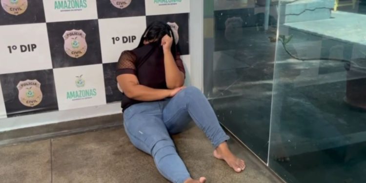 Mulher que furt0u celular no T1 é deixada pelo namorado para ser presa em Manaus