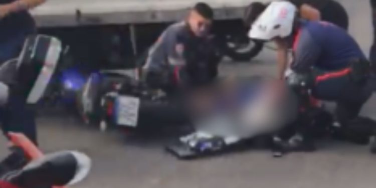 Vídeo: Mulher grávida fica ferid4 após c0lidir com caçamba na zona leste de Manaus