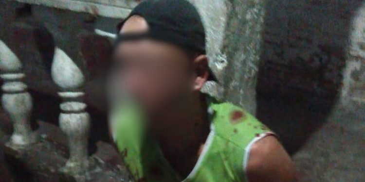 Homem tenta m4tar a esposa a fac4das após flagrá-la na cama com o melhor amigo no Educandos