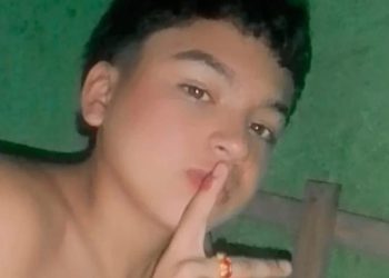 Em flutuante, garoto de 13 anos m0rr3 af0gad0 após choque elétrico no Educandos