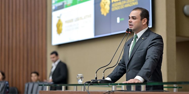 Roberto Cidade destaca que a AM-240 é um eixo estratégico para o escoamento da produção rural, o desenvolvimento turístico e a integração logística da Região Metropolitana de Manaus (RMM). Foto: Herick Pereira
