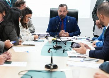 A aprovação, realizada pelos parlamentares no plenário Adriano Jorge, segue para sanção do prefeito David Almeida (Avante). Foto: Cleuton Silva e Eder França/Dicom-CMM