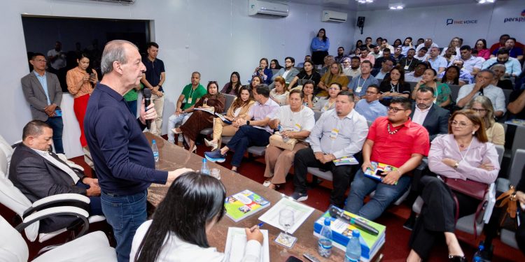 O encontro ocorreu em Manaus e reuniu representantes da capital e do interior, além de prefeitos e lideranças regionais. Foto: Tadeu Rocha