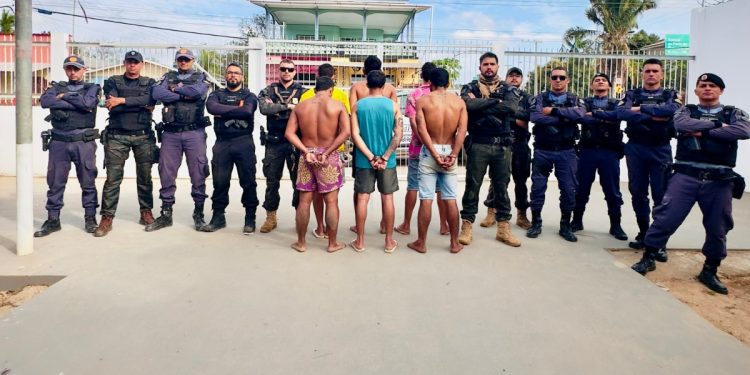 Foram realizadas prisões em flagrante e apreendidos entorpecentes, além de materiais utilizados no tráfico de drogas. Foto: Divulgação/PC-AM