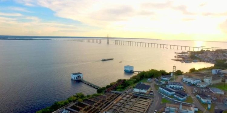 Mais de 300 áreas de Manaus vão ficar sem água durante manutenção na terça