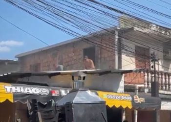 Morador do bairro Compensa perde tudo após ter casa tomada pelo fogo
