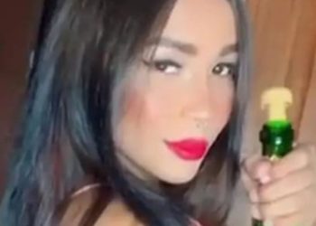 VÍDEO: Travesti é esf4quead4 em praça pública durante confusão em Parintins