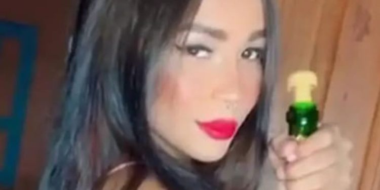 VÍDEO: Travesti é esf4quead4 em praça pública durante confusão em Parintins