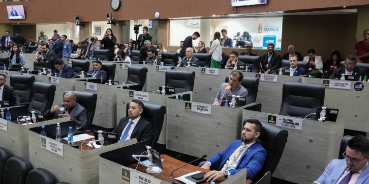 Sessões ocorrem de segunda a quarta-feira e tratam de propostas que impactam a população. Foto: Cleuton Silva e Eder França/Dicom-CMM