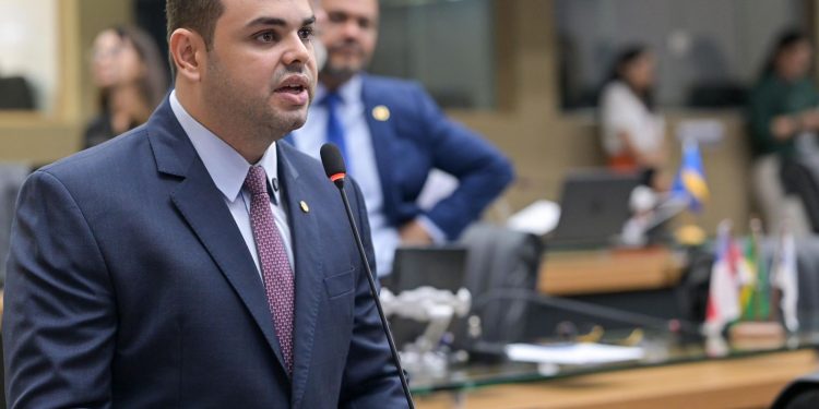 O parlamentar cobrou maior atenção do Governo Federal, tanto no que se refere à revitalização da BR-319, quanto à melhoria da malha viária. Foto: Herick Pereira