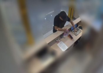 Furt0 em clínica: homem leva dois celulares e polícia pede ajuda para localizá-lo em Manaus; vídeo