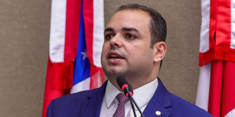 Presidente Roberto Cidade comanda sessão de reabertura das atividades parlamentares na Aleam e faz anúncios para o segundo semestre