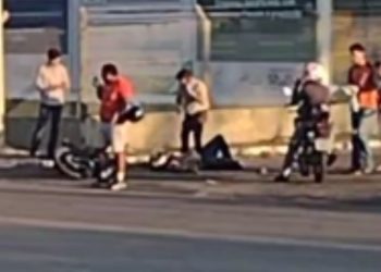 Veja: Motociclista fica com fr4tur4 exp0sta após acidente no Distrito Industrial