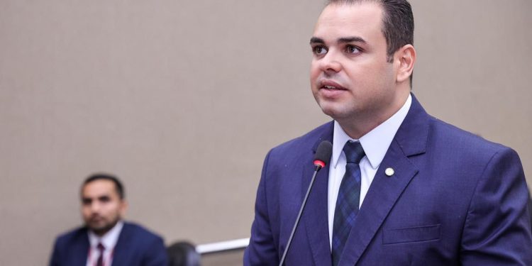 Presidente Roberto Cidade propõe apoio à FCecon com destinação de emendas parlamentares no orçamento estadual