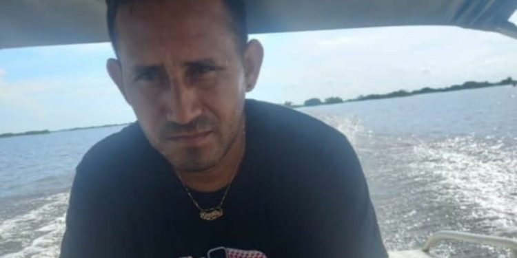 Homem é preso em Itacoatiara após at4car idoso com machado e b4ter em garota de 17 anos